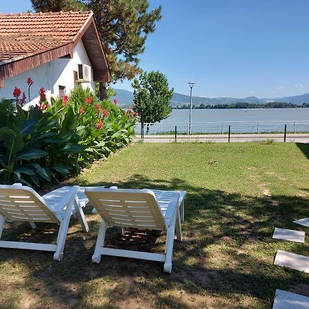 Fenix Apartment & Rooms Vinci Екстериор снимка