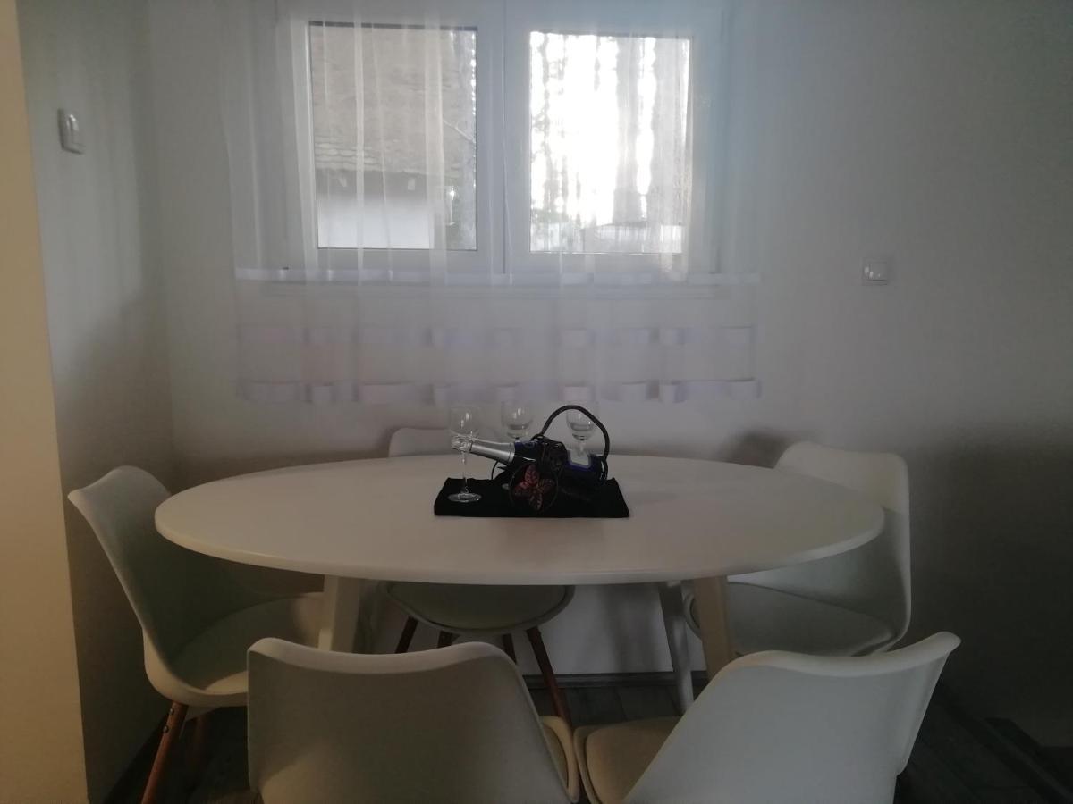 Fenix Apartment & Rooms Vinci Екстериор снимка