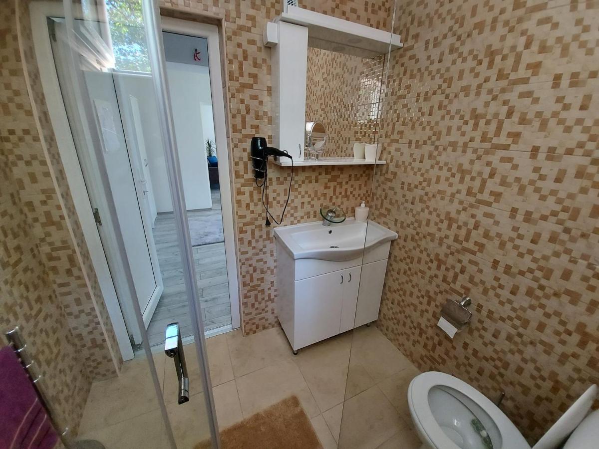 Fenix Apartment & Rooms Vinci Екстериор снимка
