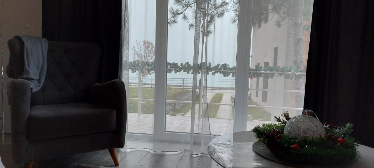 Fenix Apartment & Rooms Vinci Екстериор снимка