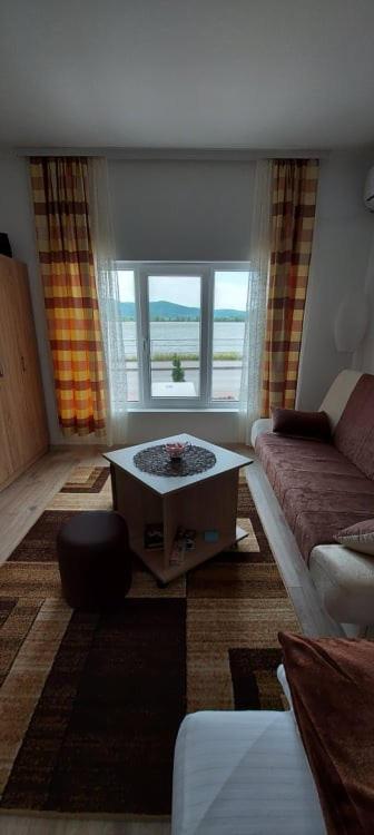 Fenix Apartment & Rooms Vinci Екстериор снимка