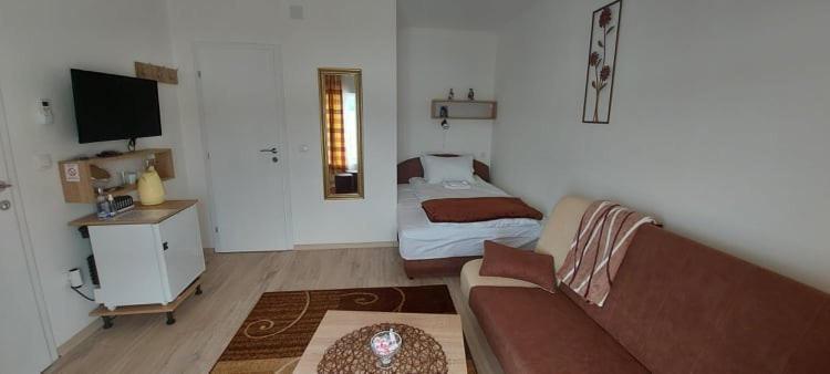 Fenix Apartment & Rooms Vinci Екстериор снимка