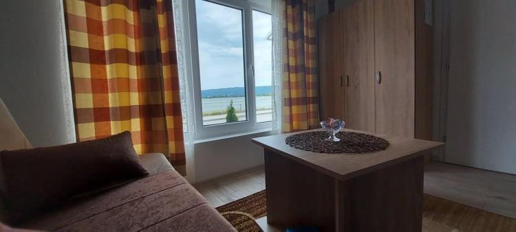 Fenix Apartment & Rooms Vinci Екстериор снимка